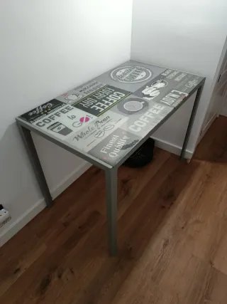 Mesa de cocina con diseño de café