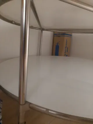 Mesa auxiliar cristal y metal