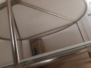 Mesa auxiliar cristal y metal