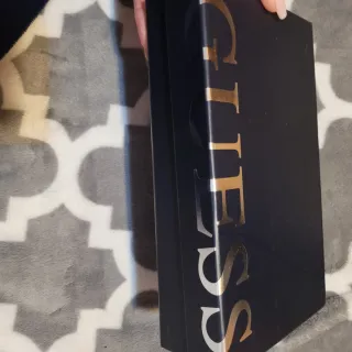 Monedero Guess Negro Charol Logo