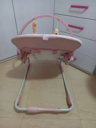 Hamaca bebé rosa con peluches