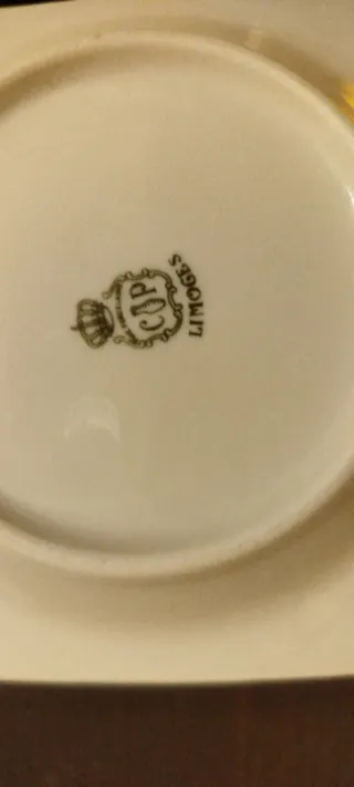 Cenicero antiguo de Limoges. Francia