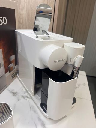 Cafetera Nespresso Lattissima One Blanca