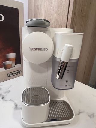 Cafetera Nespresso Lattissima One Blanca