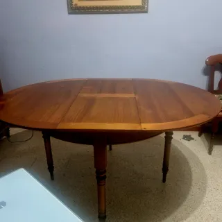 Mesa redonda de madera maciza extensible