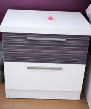 Cómoda y 2 mesitas de noche