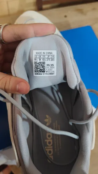 Adidas Ozelia JS3031 Gris/Blanco 43 1/3