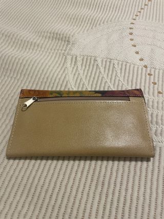 Monedero de piel estampado floral