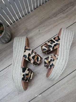 Sandalias Claudia Beige y Marrón