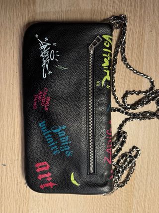 Bolso Negro con Cadena y Estampado