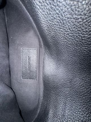 Bolso Negro con Cadena y Estampado