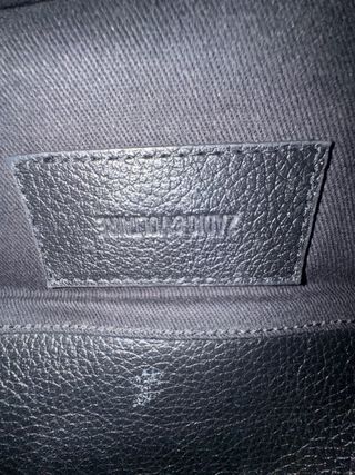 Bolso Negro con Cadena y Estampado