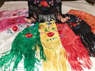 Mantón de Manila bordado estilo Nancy