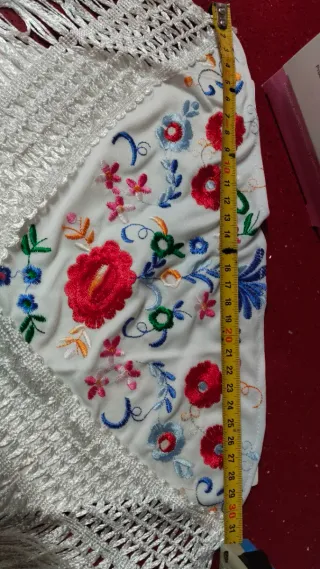 Mantón de Manila bordado estilo Nancy