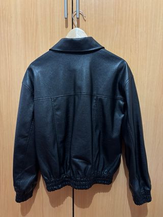 Chaqueta polipiel negra