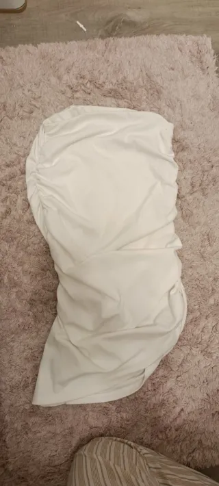 Falda blanca fruncida