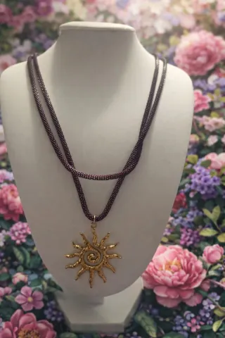 Collar Sol Dorado y Cadena Morada