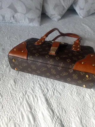 Bolso marrón y dorado sin usar