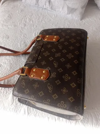 Bolso marrón y dorado sin usar