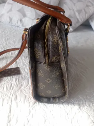 Bolso marrón y dorado sin usar