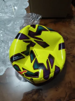 Balón de fútbol amarillo ORBITA
