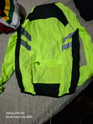 Chubasquero reflectante WOSAWE