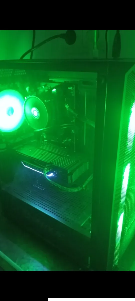 PC Gaming Como Nuevo! INCLUYE TECLADO  Y RATON