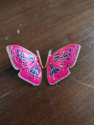 Orecchini a forma di ali farfalla smalto fucsia