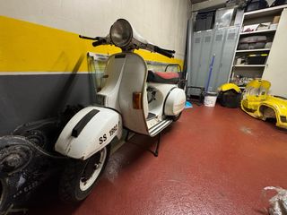 Vespa 200 DN Blanca