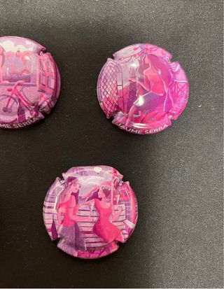 7 Chapas Cava Jaume Serra Ilustraciones femeninas