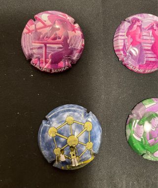 7 Chapas Cava Jaume Serra Ilustraciones femeninas