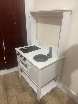 Cocina de juguete blanca