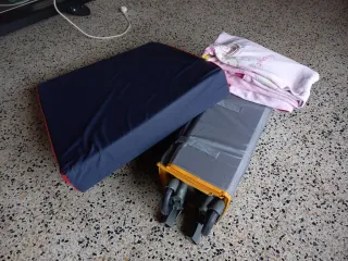 Cuna de viaje BBY color naranja y gris