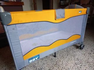 Cuna de viaje BBY color naranja y gris