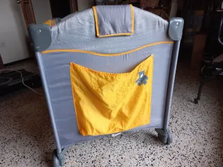 Cuna de viaje BBY color naranja y gris