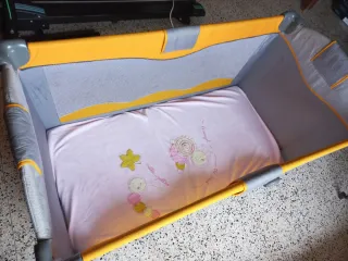 Cuna de viaje BBY color naranja y gris