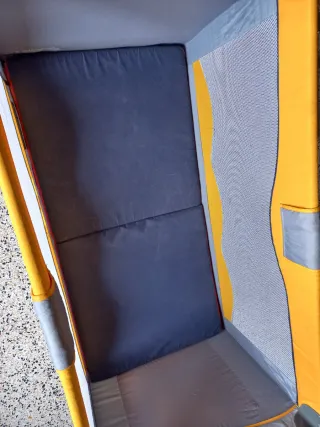 Cuna de viaje BBY color naranja y gris