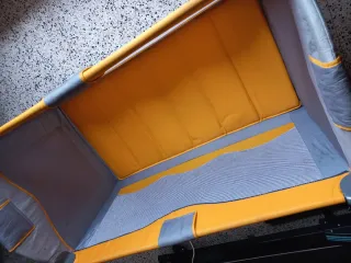 Cuna de viaje BBY color naranja y gris