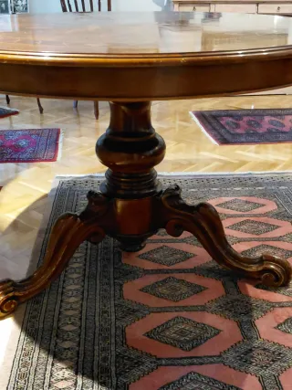 Mesa de comedor de nogal extensible