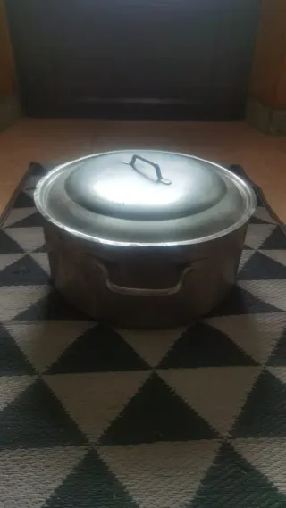 Olla grande de acero