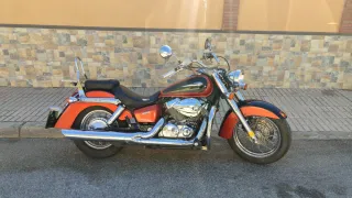 Honda Shadow 750 Negra/Naranja