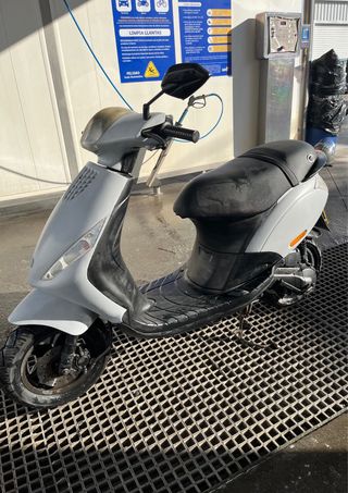 Piaggio Zip 49cc.
