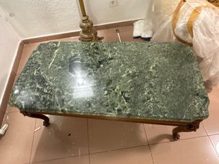 Mesa vintage mármol verde y madera.