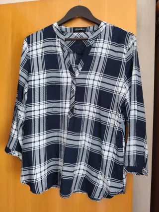 Camisa a cuadros verde y negra