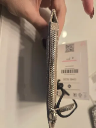 Billetera de Brillo de Bershka