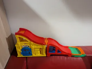 Parking Fisher-Price Little People