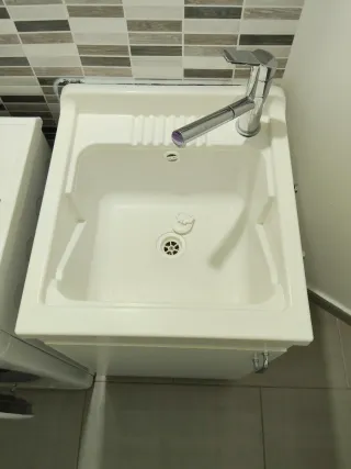 Lavatoio completo di mobile con rubinetto