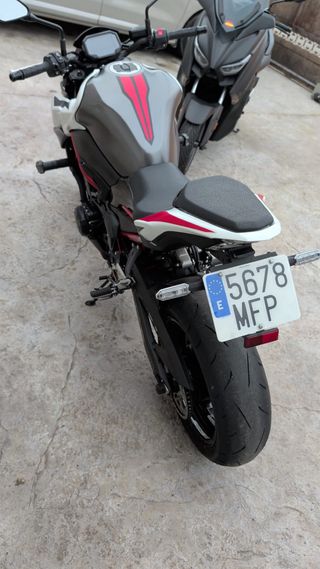 Kawasaki Z900 Gris/Roja