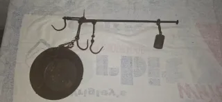 Balanza antigua con plato