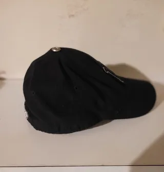 Cappello Zephyr nero con lettera N